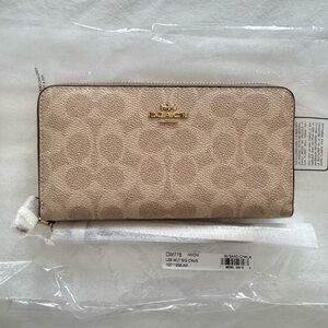 NWT Coach Beige Signature Zip Wallet
